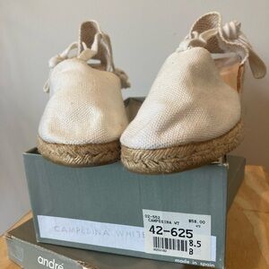 Andre Assous Campesina White size 8.5
